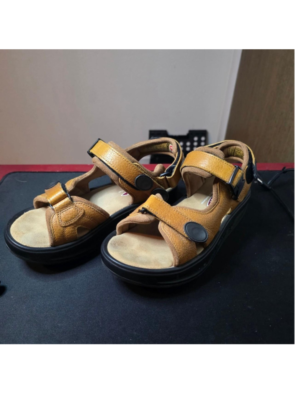 MBT Kisumu Brown C sandals in US 8 #mbt #comfort
the sides are sliced but it do